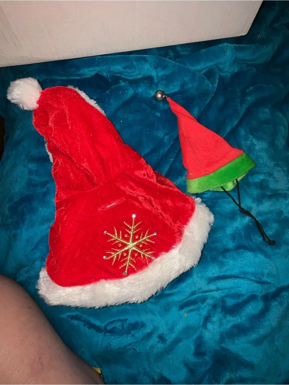 2pc Red Santa pet nwot loose stock pet Costume & xs smallwith Snowflake Accent